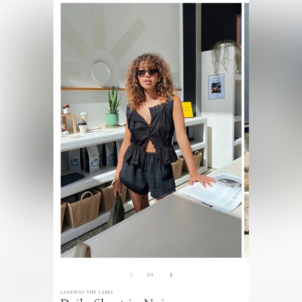 Laneway the Label Daily Short in Noir